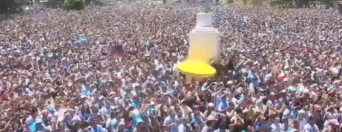 Arjantin'de günlerce sürecek kutlamanın ilk saniyesi