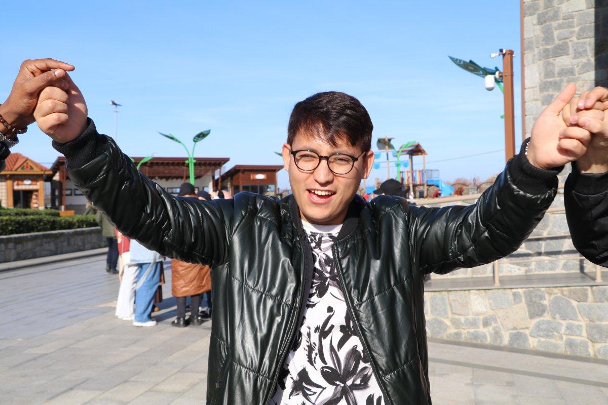 Rize'de yabancı öğrenciler, horon oynayarak eğlendi