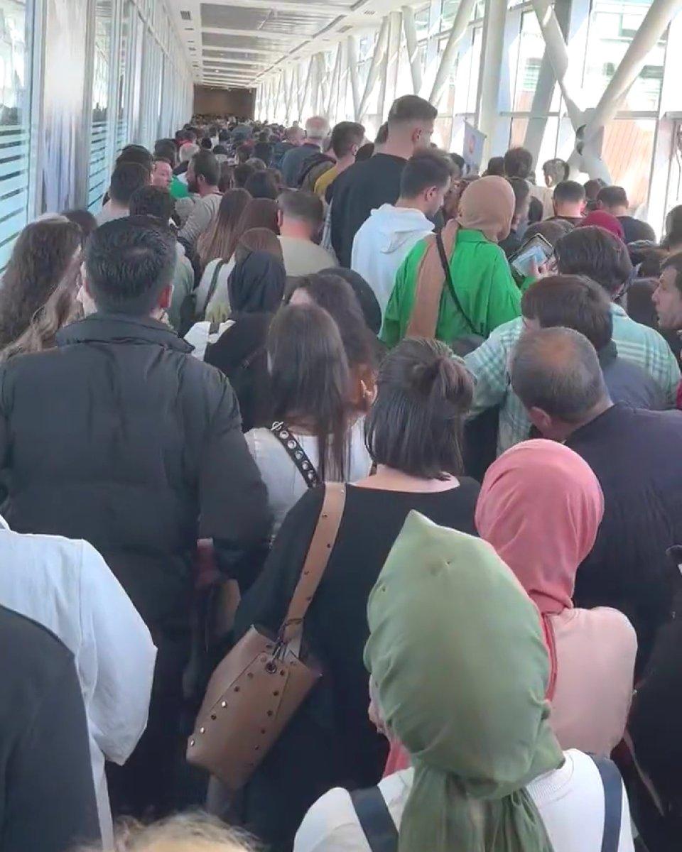 Türkiye'den Gürcistan'a iPhone izdihamı