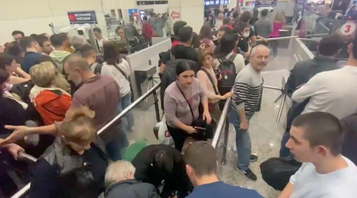 Türkiye'den Gürcistan'a iPhone izdihamı