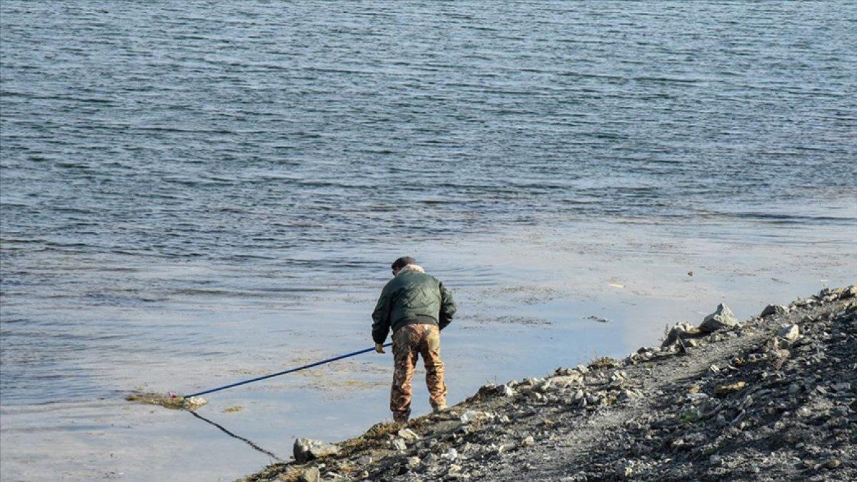 Eskişehir'de 20 yıldır gölet kıyılarını temizliyor