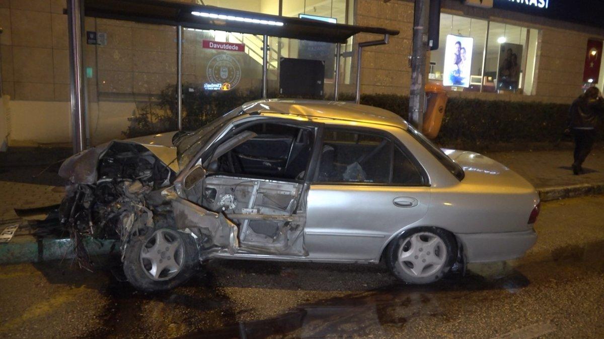 Bursa’da kaza yapan alkollü sürücü, kırık kolla kaçmaya çalıştı 