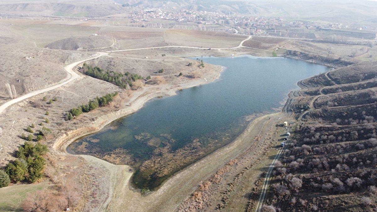 Eskişehir'de 20 yıldır gölet kıyılarını temizliyor