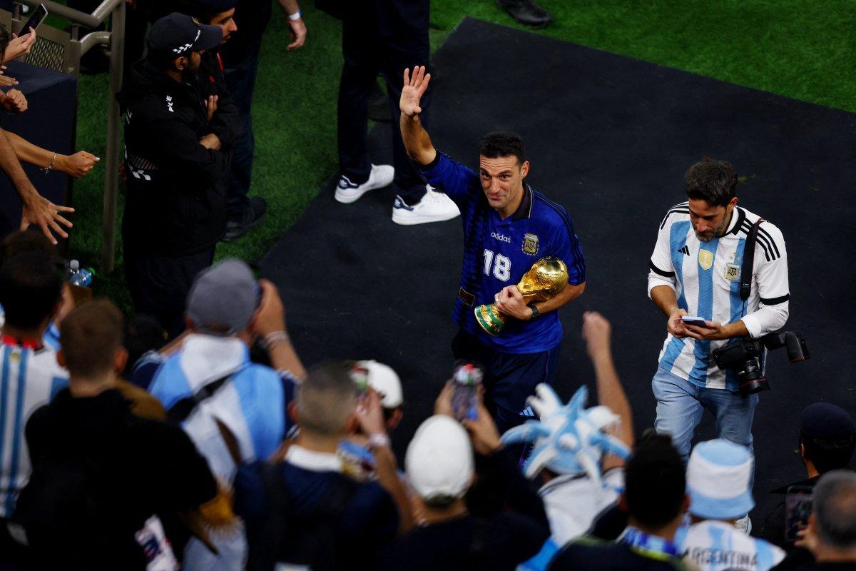 Dünya Kupası'nı yine yerli teknik adam kazandı