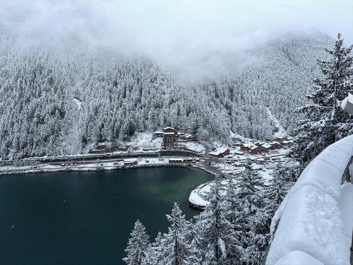 Doğu Karadeniz'in yüksek kesimleri beyaza büründü