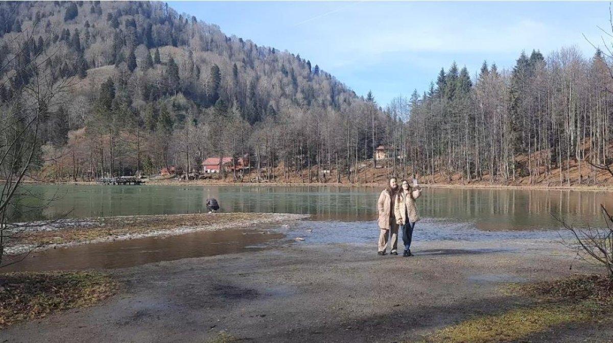 Doğa harikası Karagöl buz tuttu