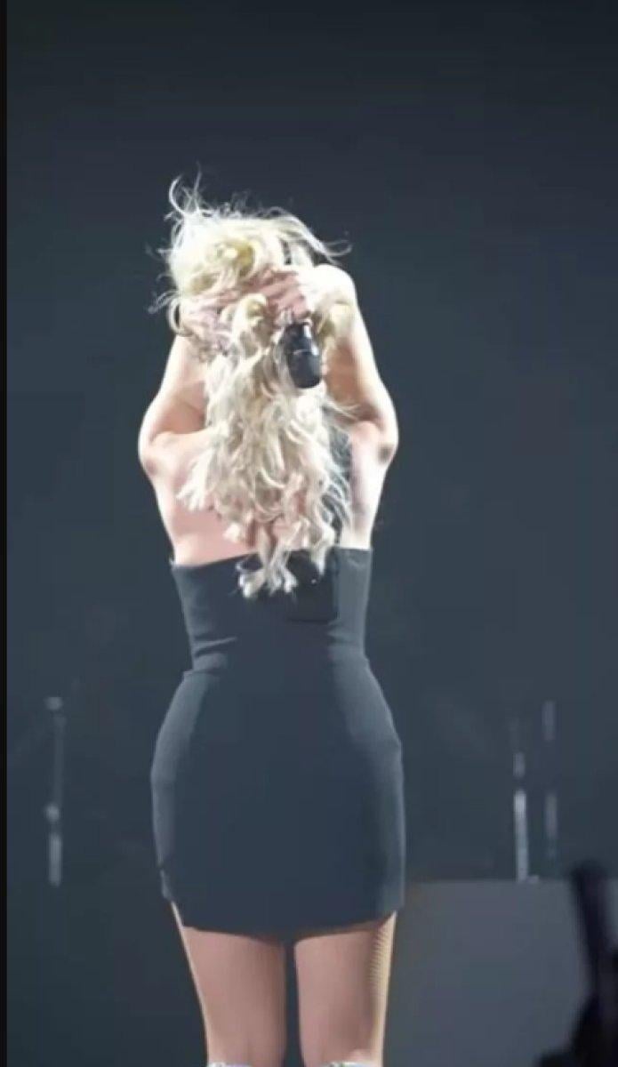 Hadise'den kalça dansı