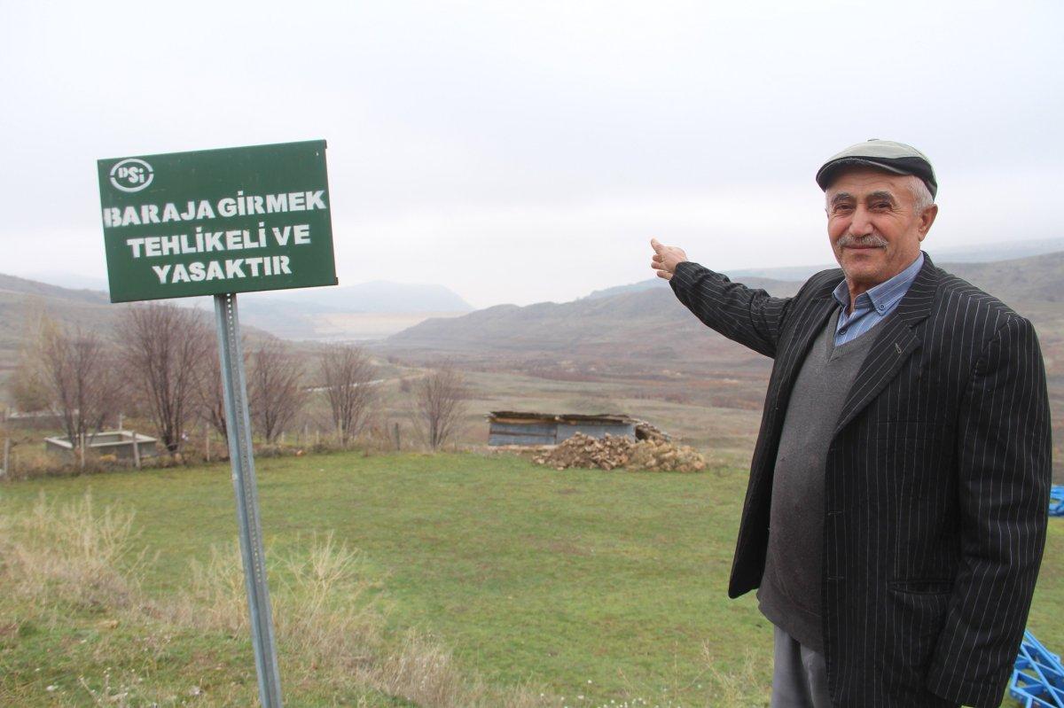 Sivas'ta 4 Eylül Barajı'nda su tamamen çekildi