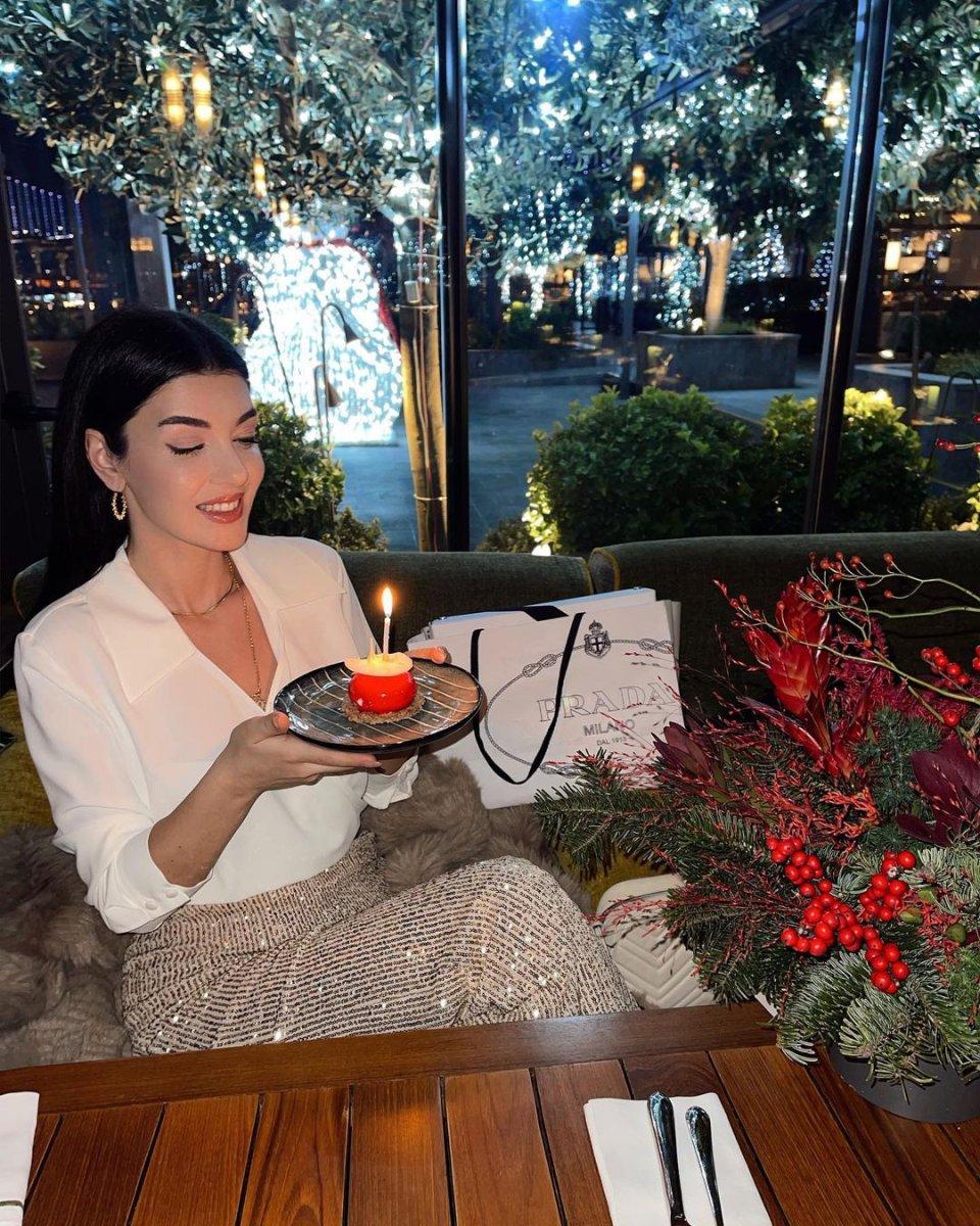 Aslıhan Güner, bu sene 5 kere doğum günü kutladı