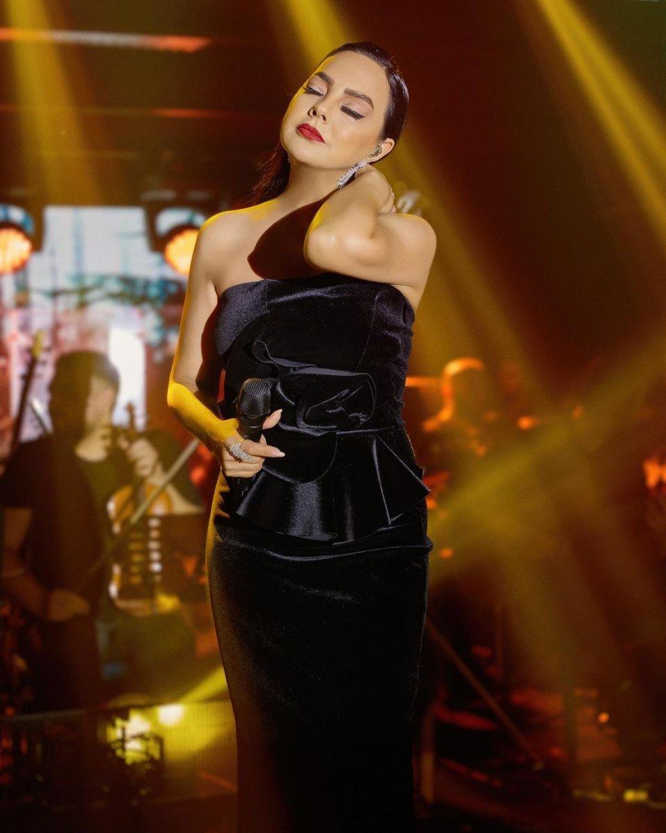 Ezgi Mola'ya Ebru Gündeş jesti