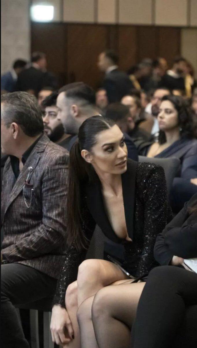 Burcu Kıratlı'dan iddialı kombin