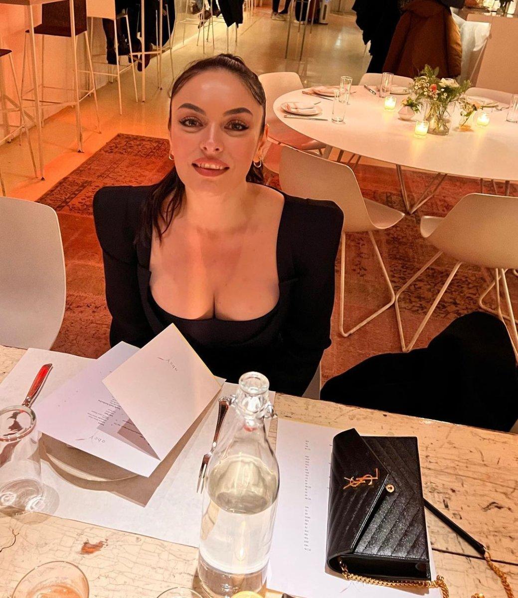 Ezgi Mola'ya Ebru Gündeş jesti