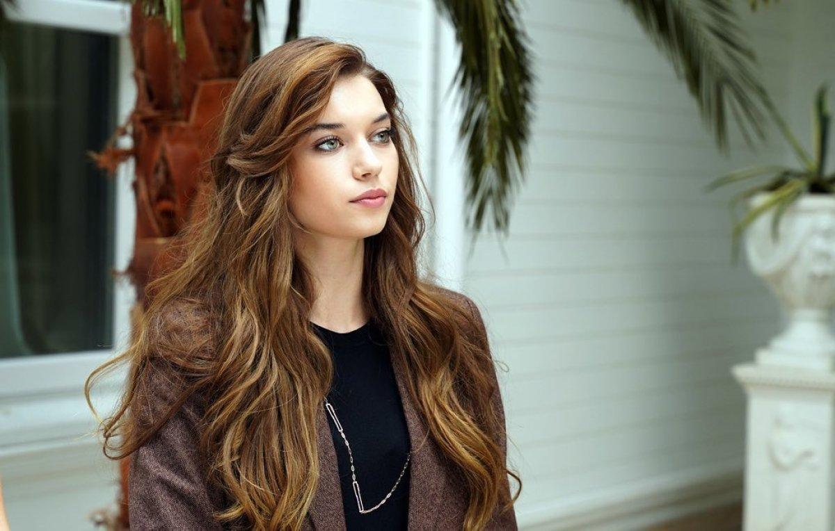 Afra Saraçoğlu'nun annesiyle fotoğrafı ortaya çıktı