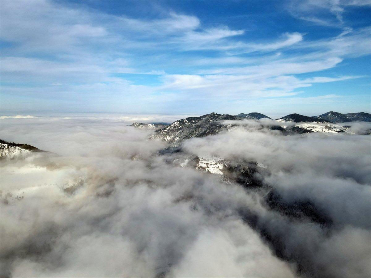 Kar ve sisle kaplanan Küre Dağları'ndan kartpostallık manzaralar