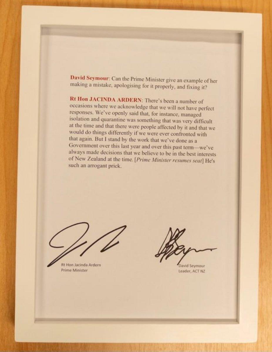 Başbakan Jacinda Ardern’in küfürleri açık artırmada satılıyor