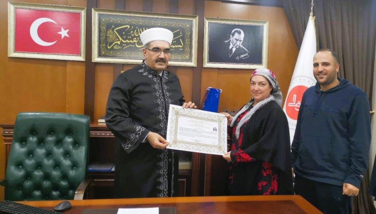 Adana'daki İngiliz genç kadın Müslüman oldu