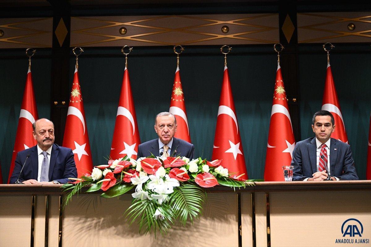 Cumhurbaşkanı Erdoğan'dan asgari ücret açıklaması: Sırtında küfe olmayanlar atıyorlar