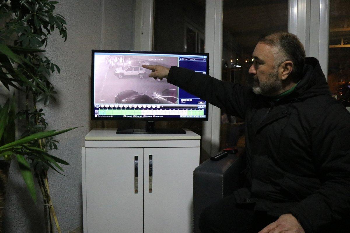 Sakarya’da kendi galerilerinin önünde ölesiye darbedildiler