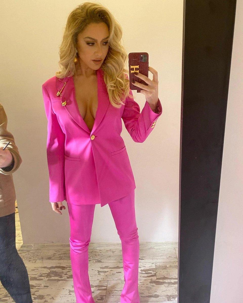 Hadise'nin bacakları dikkat çekti