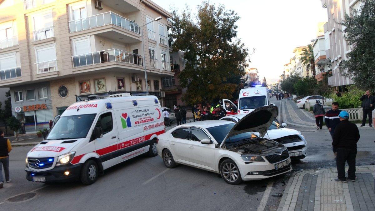 Antalya'da, kaza sonrası dökülen kolonya yüzünden alkollü çıktı