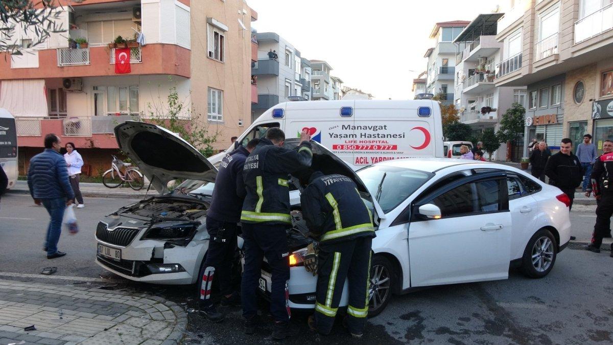 Antalya'da, kaza sonrası dökülen kolonya yüzünden alkollü çıktı