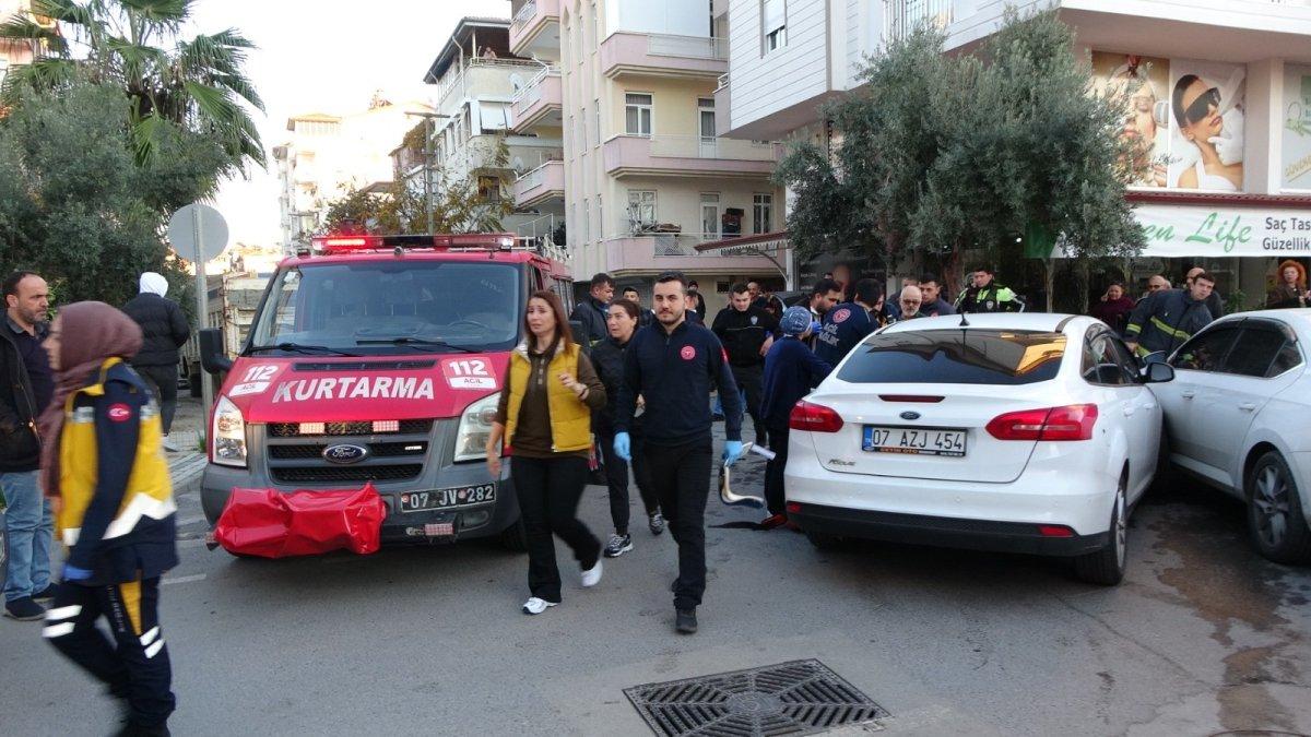 Antalya'da, kaza sonrası dökülen kolonya yüzünden alkollü çıktı