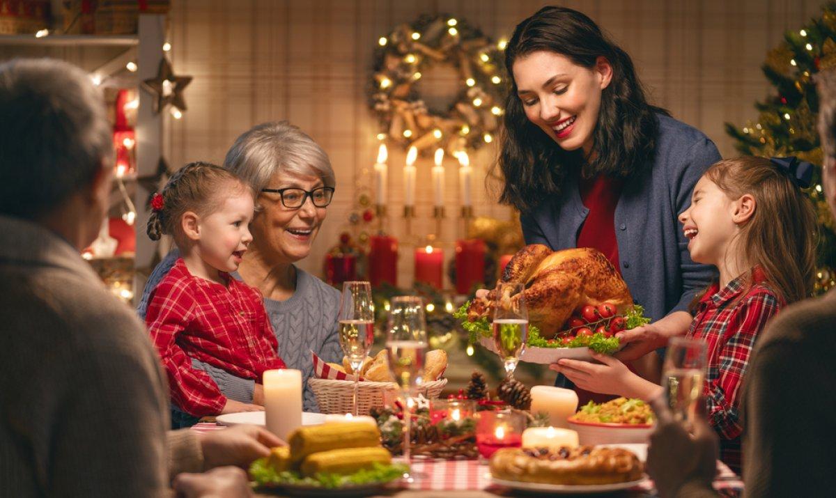 Yılbaşı gecenizi renklendirmeye hazır mısınız? Bu önerilerle unutulmaz bir yılbaşı gecesi yaşayacaksınız!