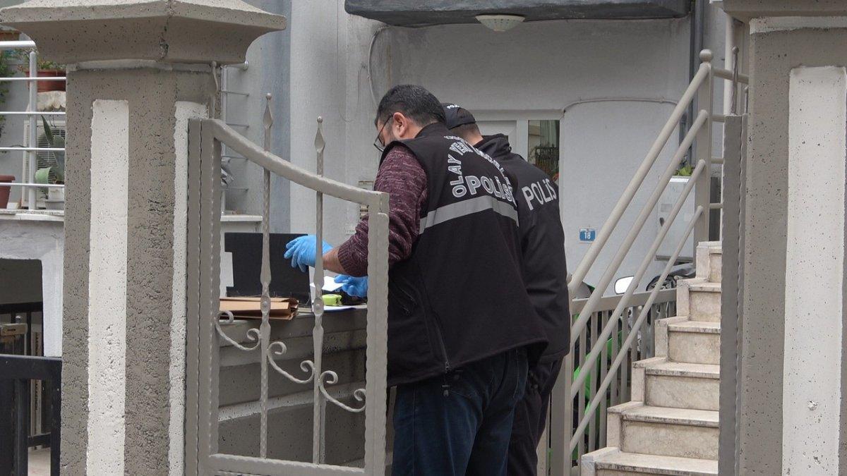 Denizli'de üvey babasını göğsünden bıçaklayan kız gözaltına alındı 