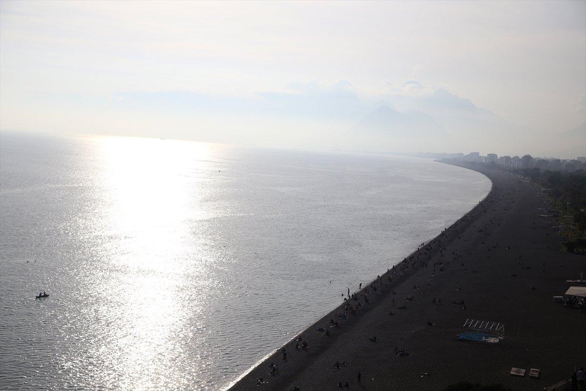 Antalya'da deniz suyu sıcaklığı, hava sıcaklığını geçti