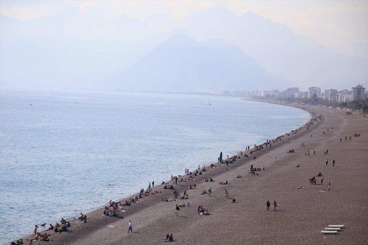 Antalya'da deniz suyu sıcaklığı, hava sıcaklığını geçti