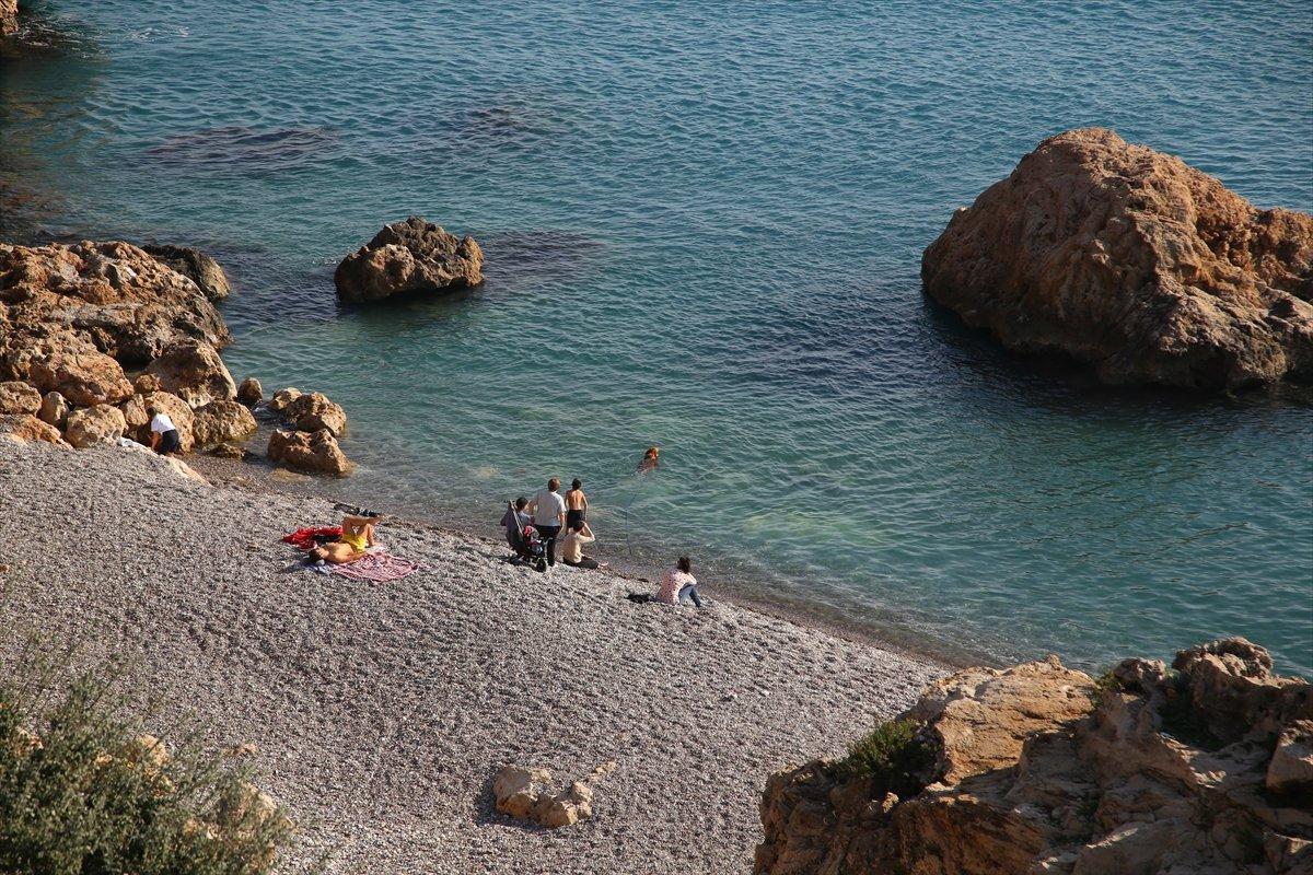 Antalya'da deniz suyu sıcaklığı, hava sıcaklığını geçti