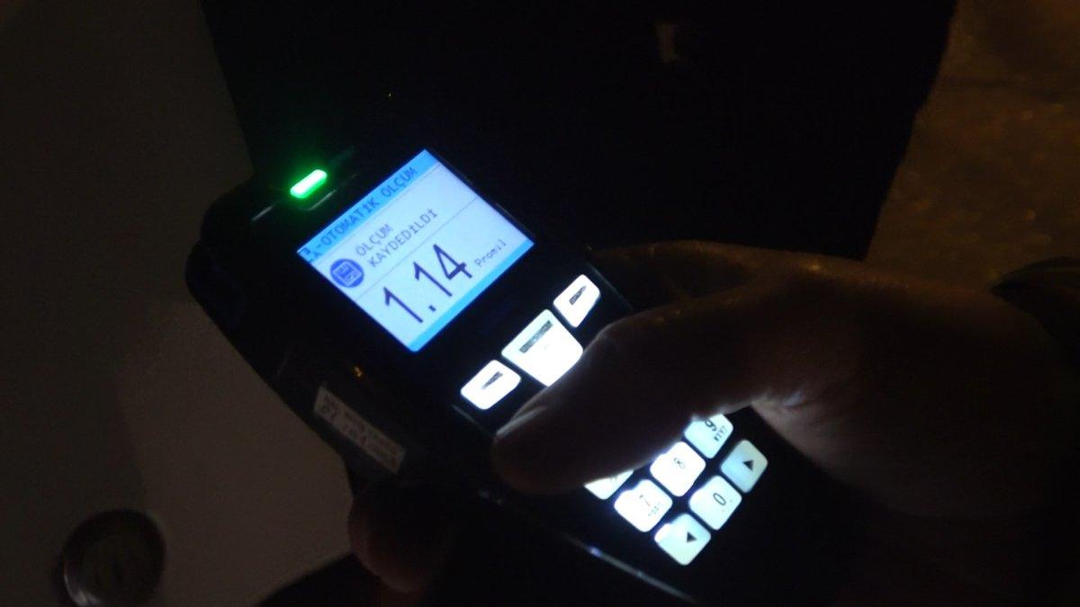 Bursa'da arkadaşı alkollü araç kullanırken yakalandı o şarkı söyledi 