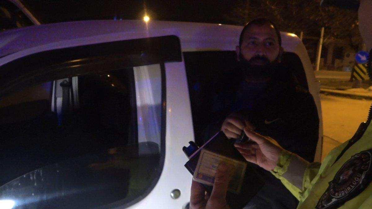 Bursa'da arkadaşı alkollü araç kullanırken yakalandı o şarkı söyledi 