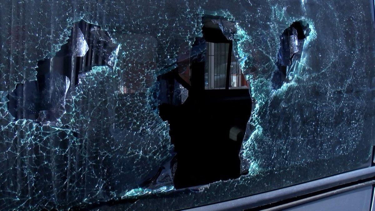 Esenyurt'ta damat dehşeti: Baltayla minibüsü parçaladı