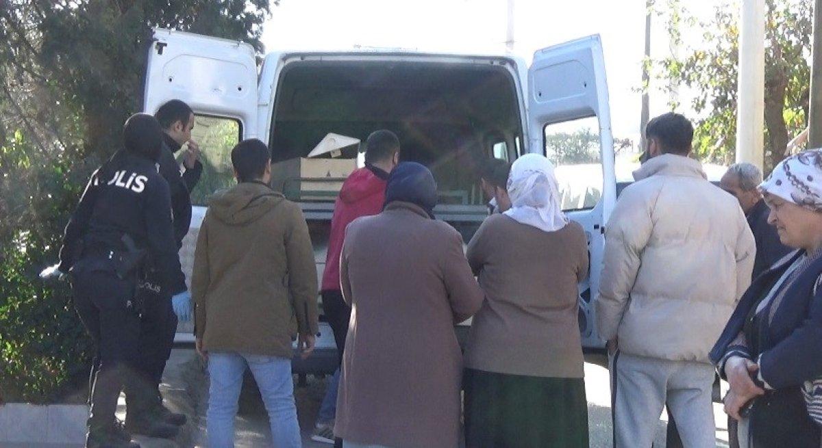 İzmir'de karısını öldüren adam çocuğunu komşuya bıraktı 