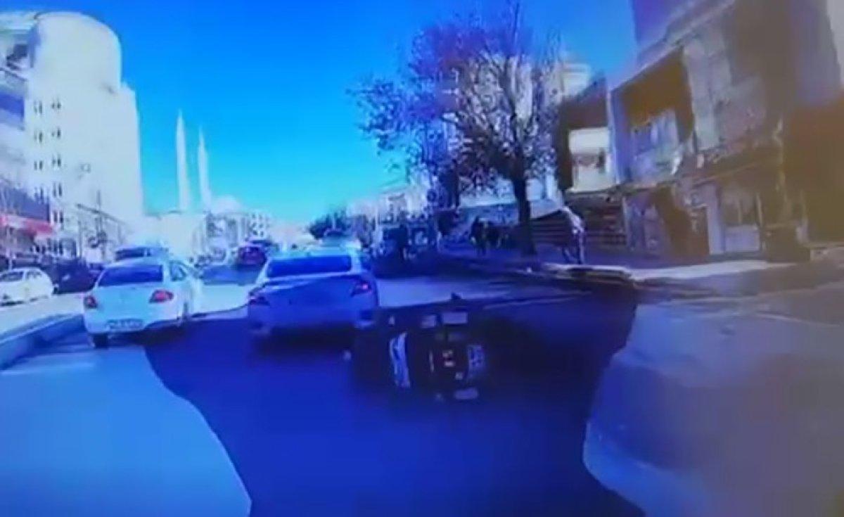 Esenyurt'ta motosiklete çarpan sürücü arkasına bakmadan kaçtı