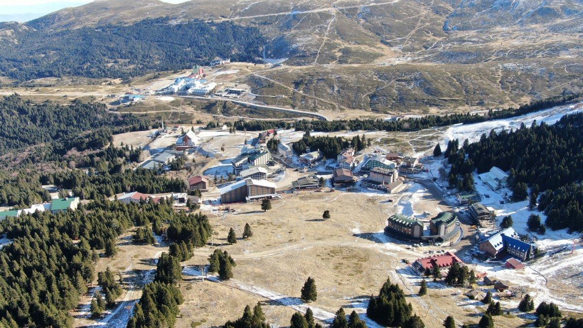 Uludağ'da bir türlü yağmayan kar yağışı kış turizmini olumsuz etkiledi