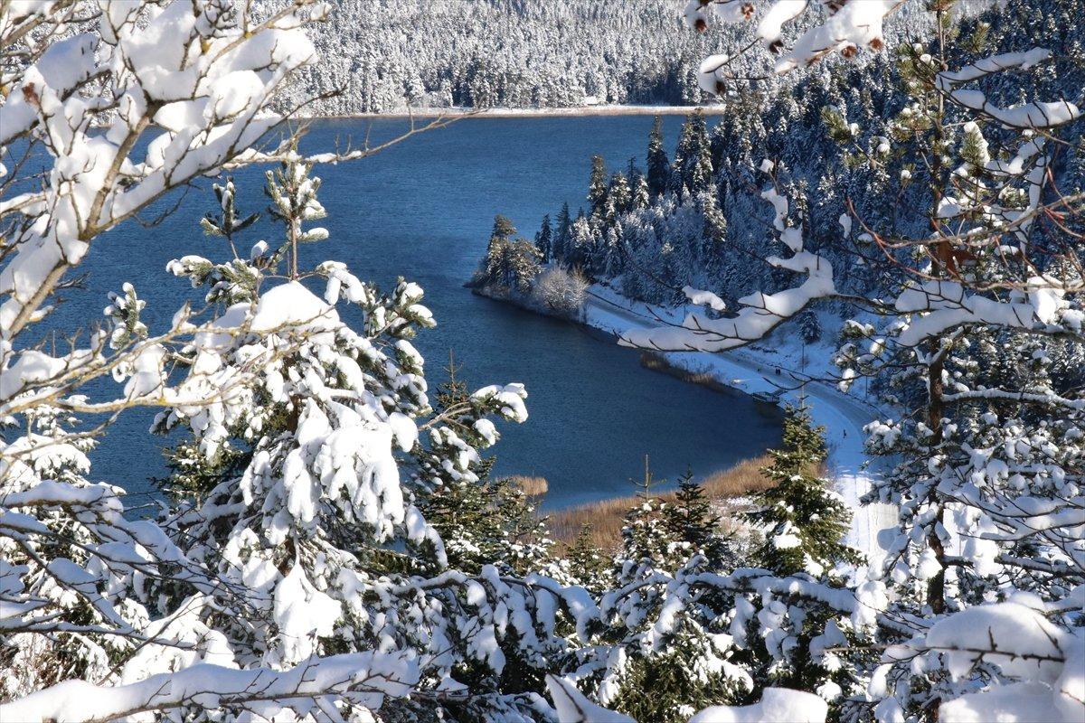 Abant'ta kar 30 santimetre oldu