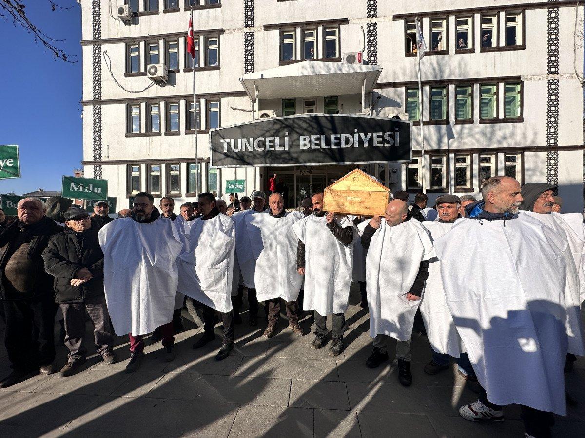 Tunceli'de kefenli tabutlu protesto 