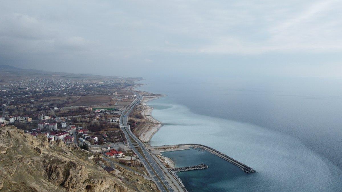 Bitlis'te kuraklık sonrasında mikrobiyalitler gün yüzüne çıktı