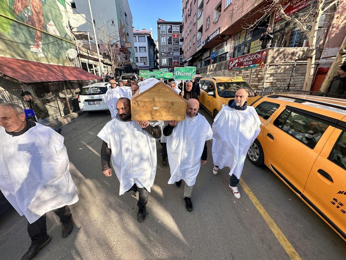 Tunceli'de kefenli tabutlu protesto 