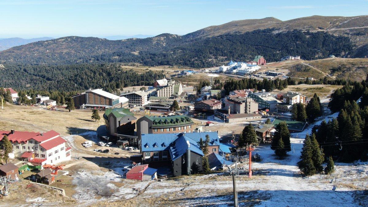 Uludağ'da bir türlü yağmayan kar yağışı kış turizmini olumsuz etkiledi