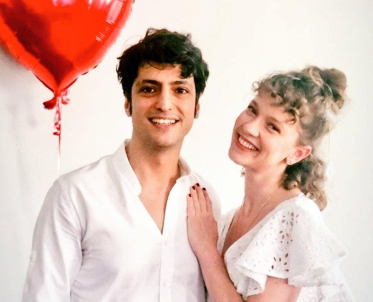 Ece Çeşmioğlu kızını paylaştı