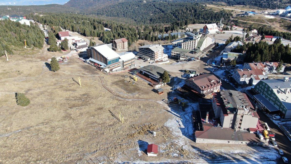 Uludağ'da bir türlü yağmayan kar yağışı kış turizmini olumsuz etkiledi