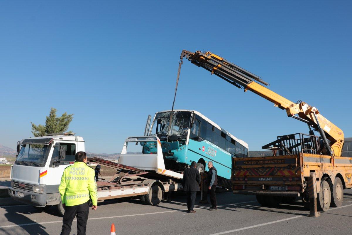 Kahramanmaraş’ta 12 kişinin yaralandığı kaza kamerada