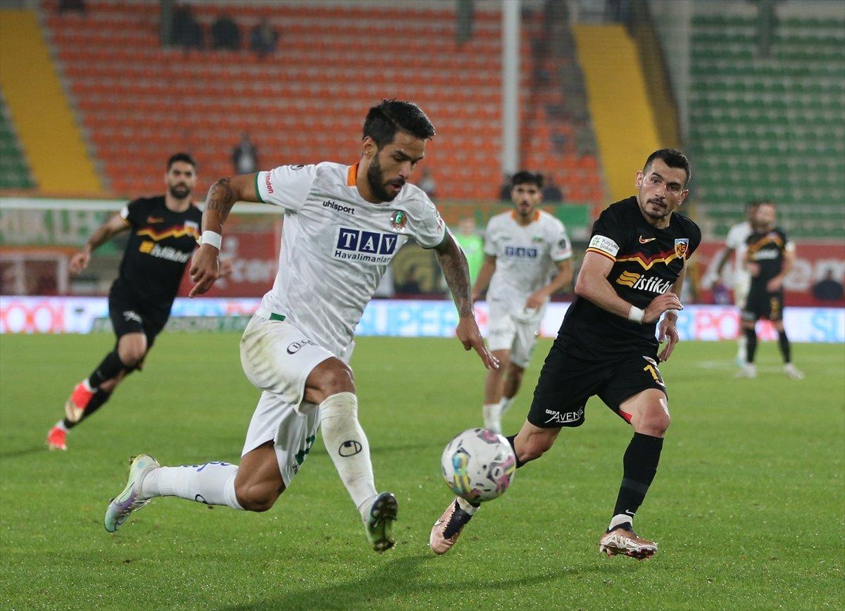 Alanyaspor, evinde kazandı