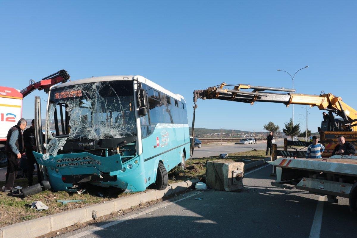 Kahramanmaraş’ta 12 kişinin yaralandığı kaza kamerada
