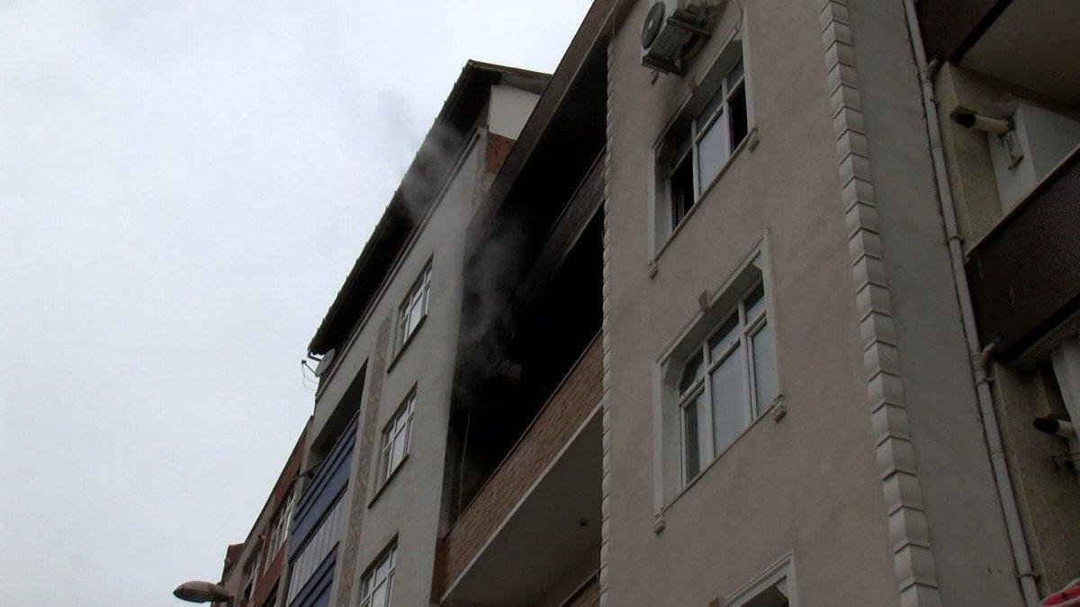 Küçükçekmece'de bir anne önce kızını aşağıya attı ardından kendisi atladı 