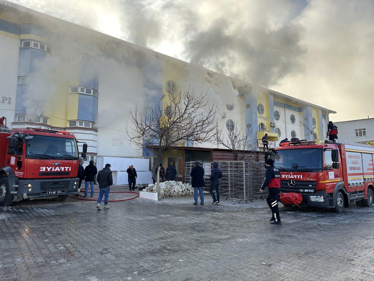 Niğde'deki iş yerinin kazan dairesinde yangın