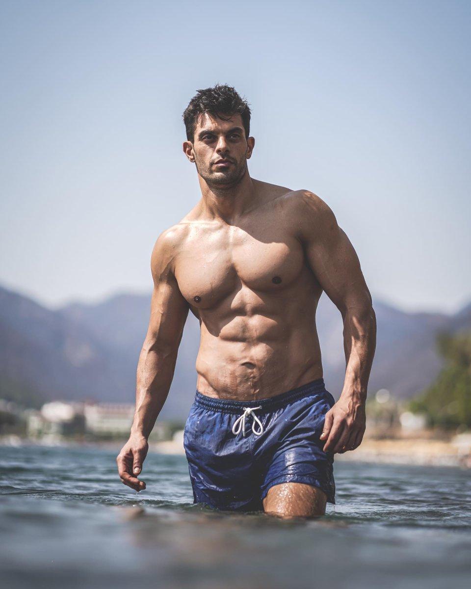 Mehmet Dinçerler’den imalı paylaşım: Biz dik duruşu senden öğrendik